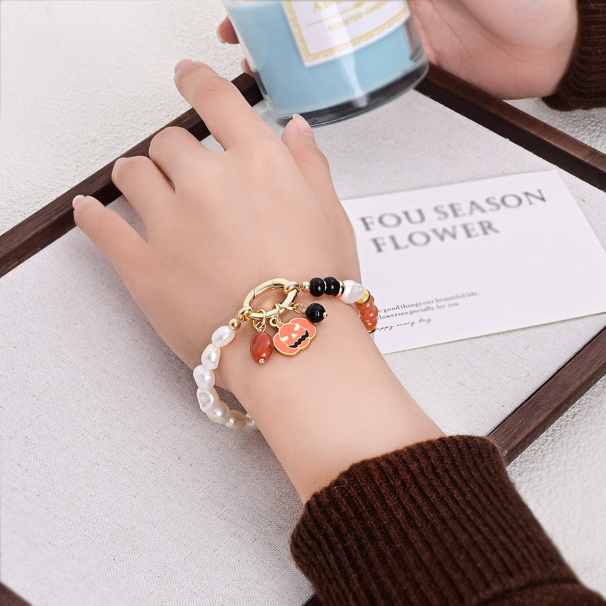 Pulsera de perlas con brillo navideño