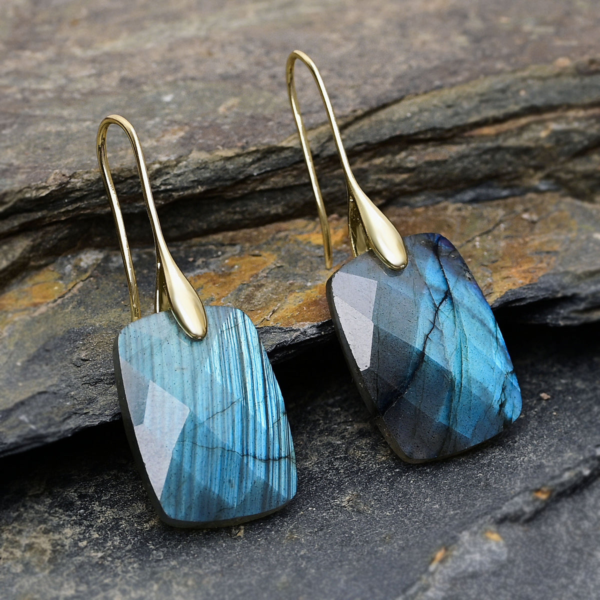 Pendientes de aro con orbe moteado Crimson Orbit