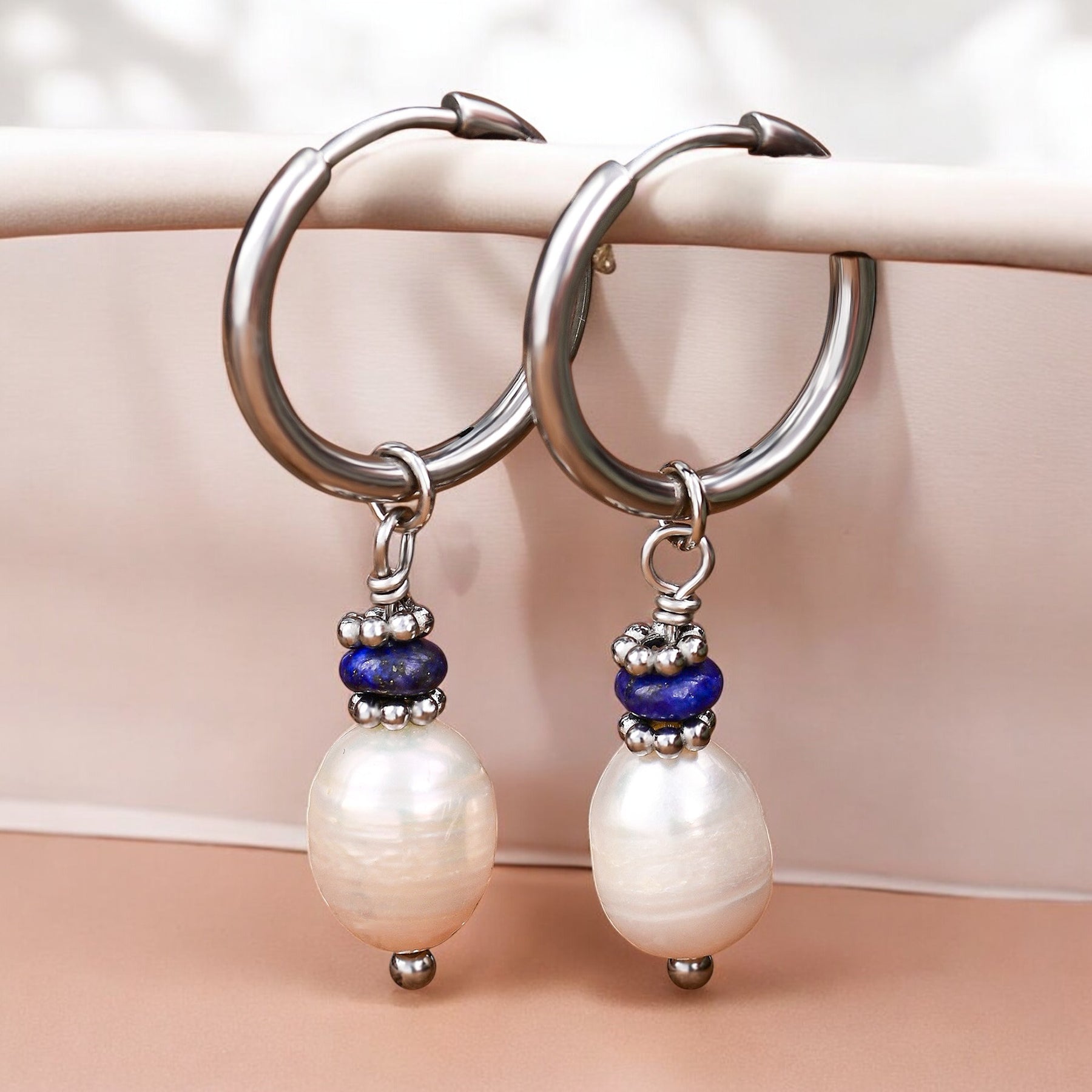 Pendientes de aro con perlas de lapislázuli plateado