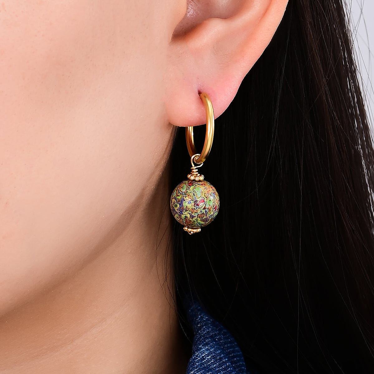 Pendientes de aro con orbe moteado Meadow Mist