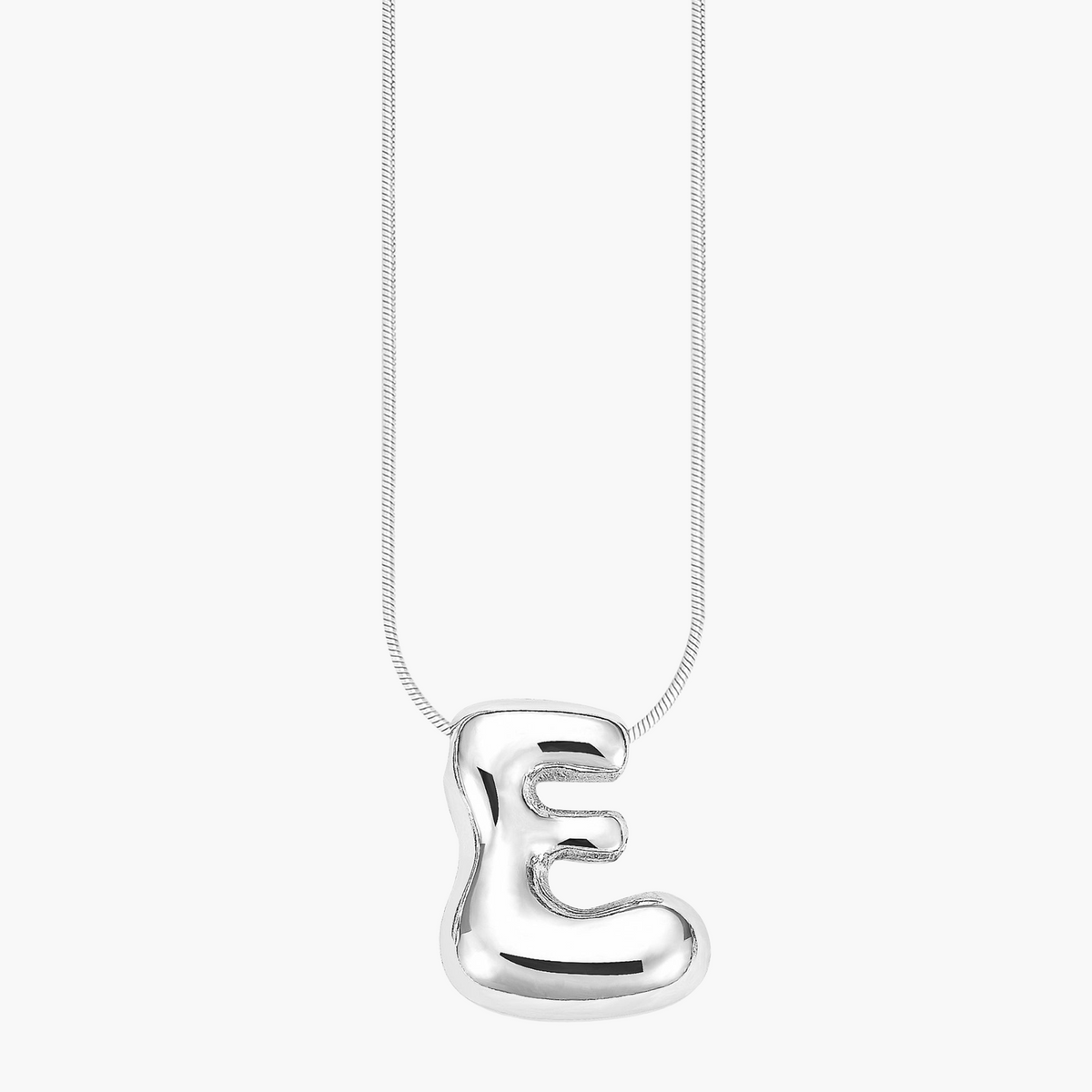 Collar con inicial en letra burbuja de brillo plateado