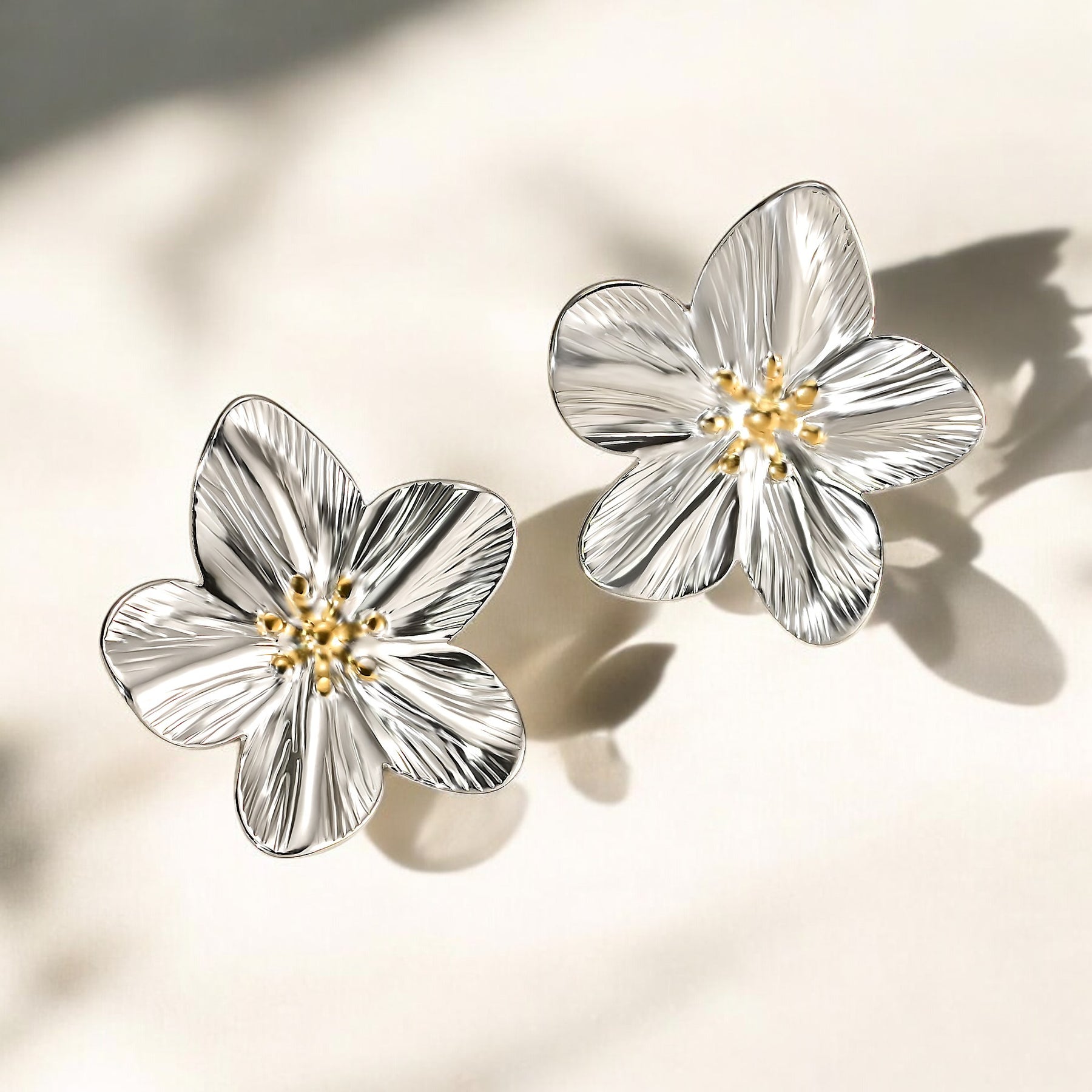 Pendientes de Stud Radiancia de Flor