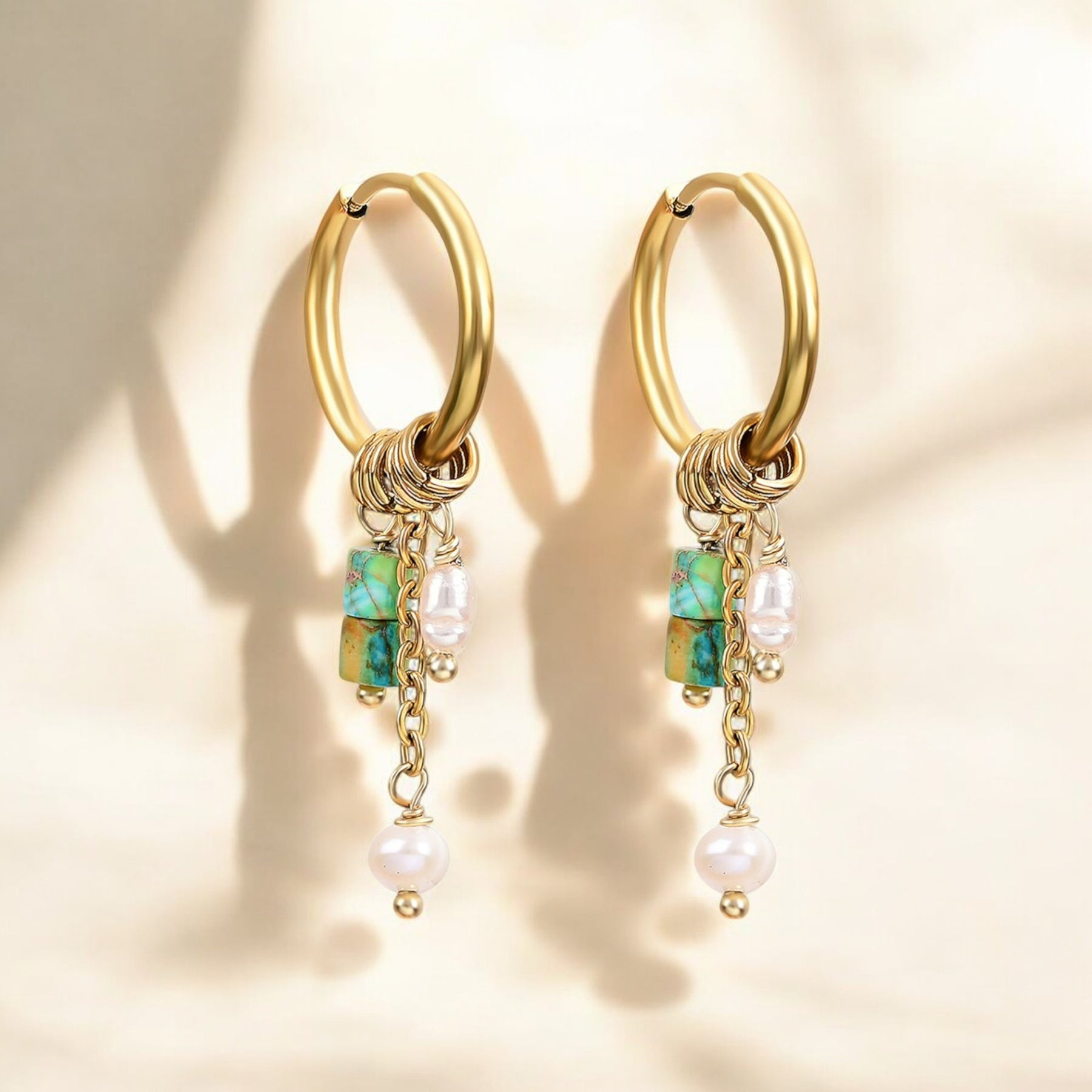 Pendientes de aro con gota de flor de lima dorada