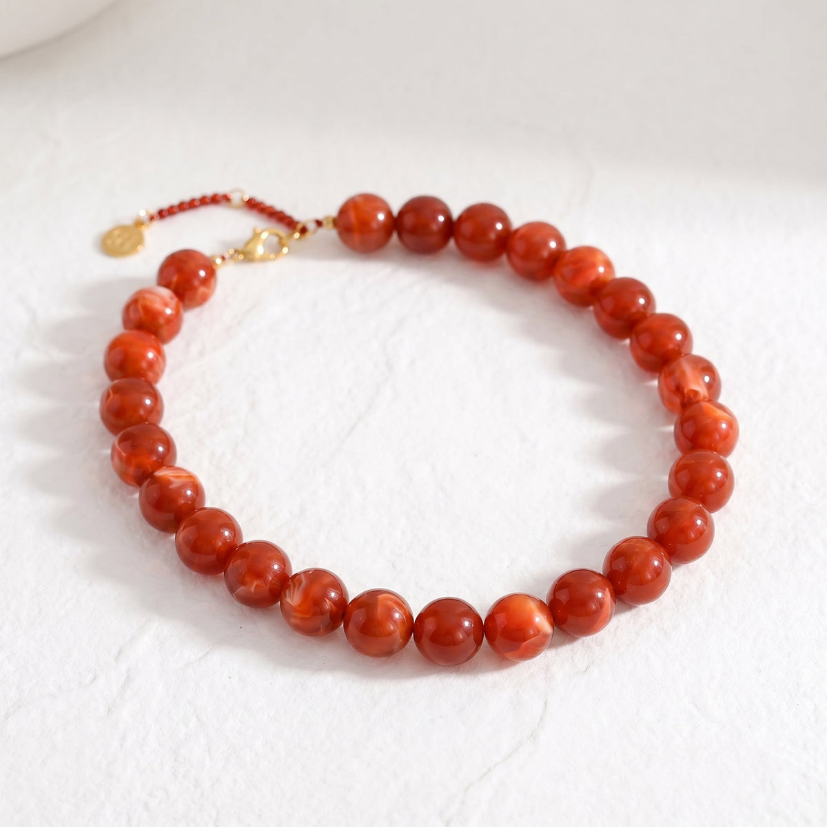 Collar grueso de cuentas rojas