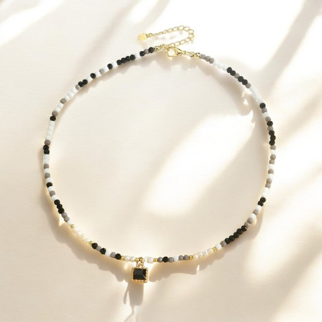Collar gargantilla de cristal con glamour monocromo