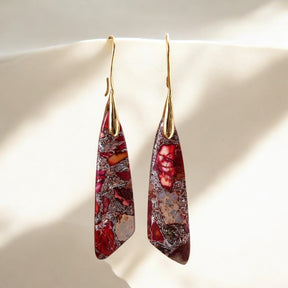 Pendientes antiguos de gancho de regalita roja