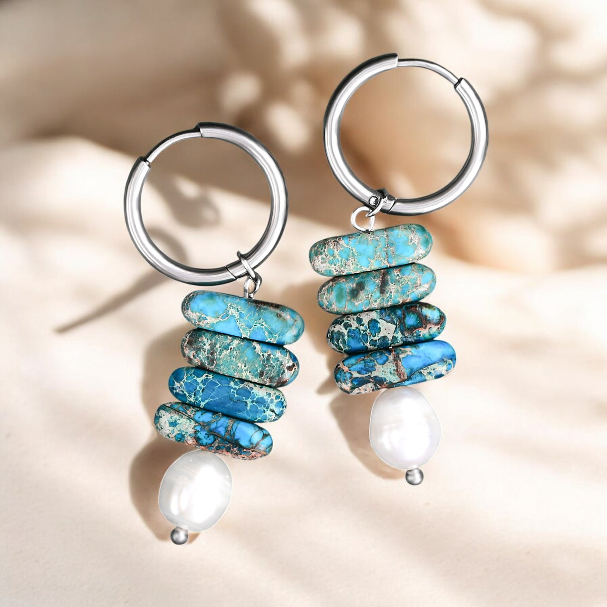 Pendientes colgantes de aro con perla y jaspe azul Ocean Bliss