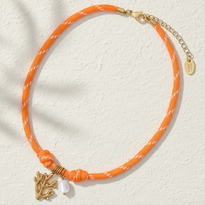 Collar con colgante de arrecife de coral